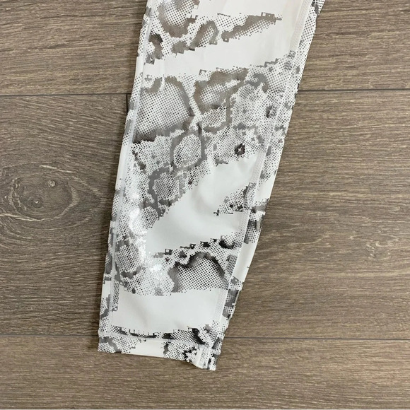Puma Train Untamed High Waist 7/8 Tights Leggings Snakeskin Print Size XS - Picture 11 of 16